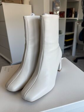 Pippa Boots (White) Women's Square-Toe Mid Heel Ankle Boots